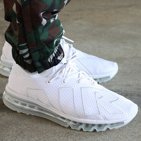 nike air max flair on feet